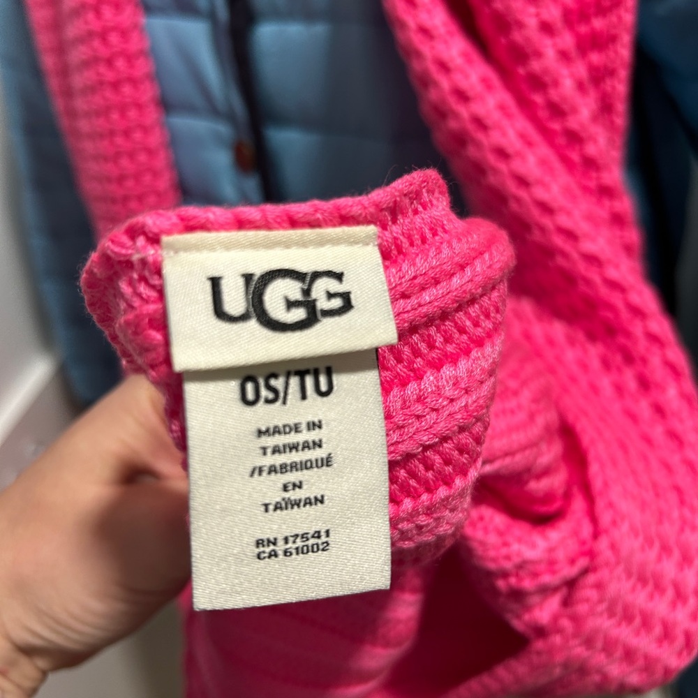 UGG French Pink scarf. NWT - Picture 4 of 7